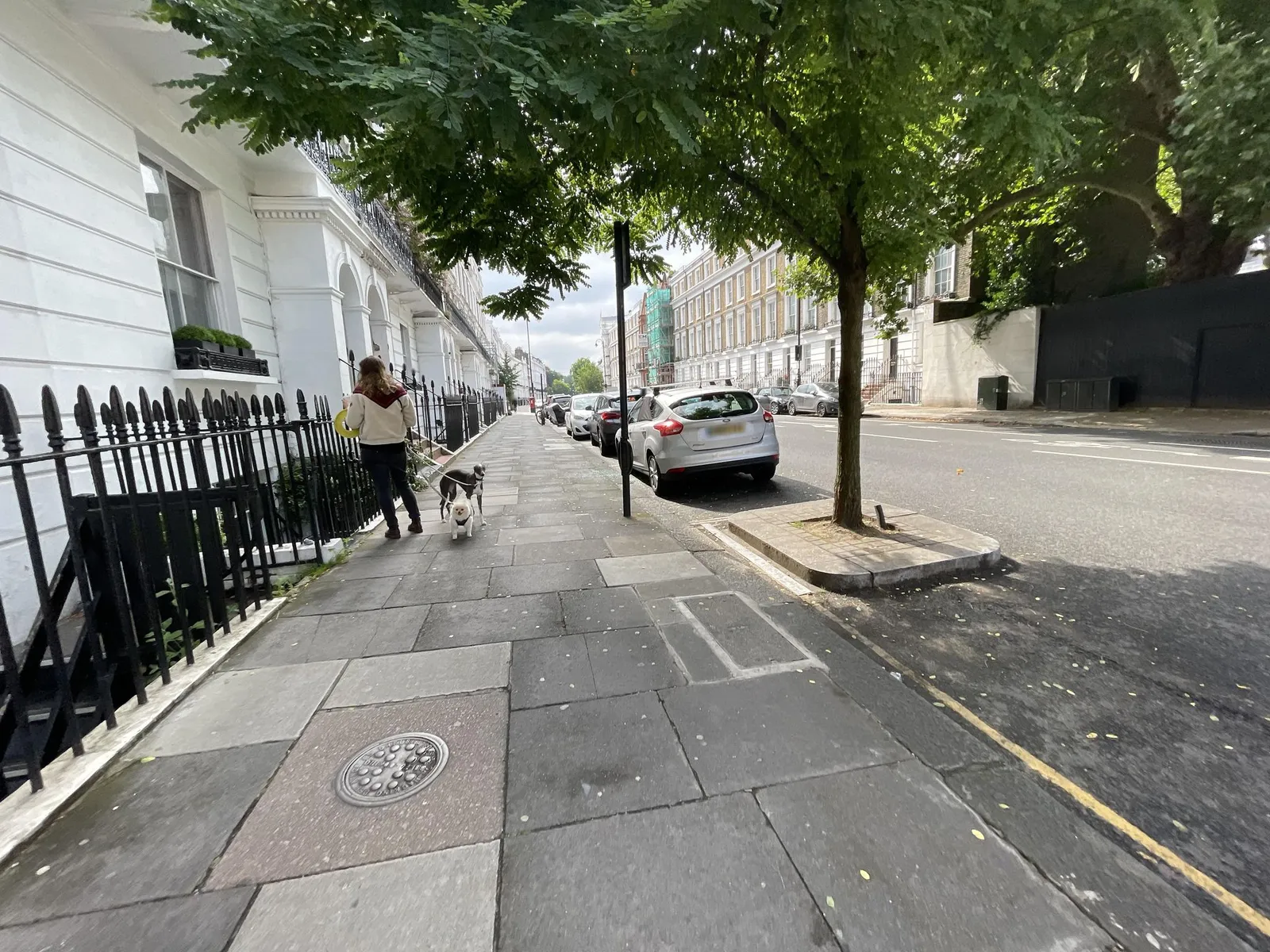 195-197, Kings Road — street-level view