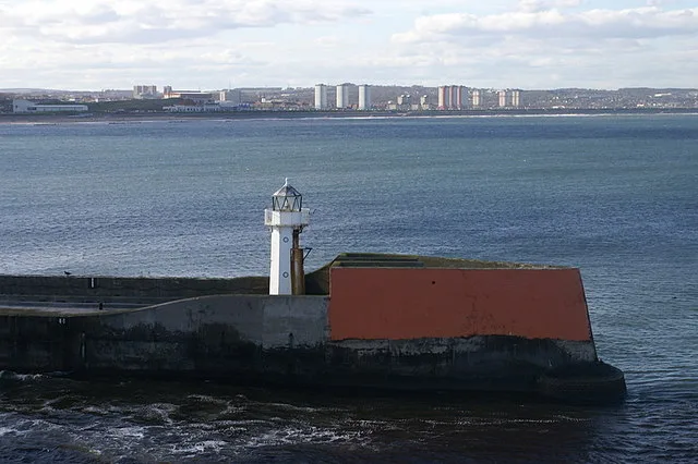 Aberdeen North Breakwater light