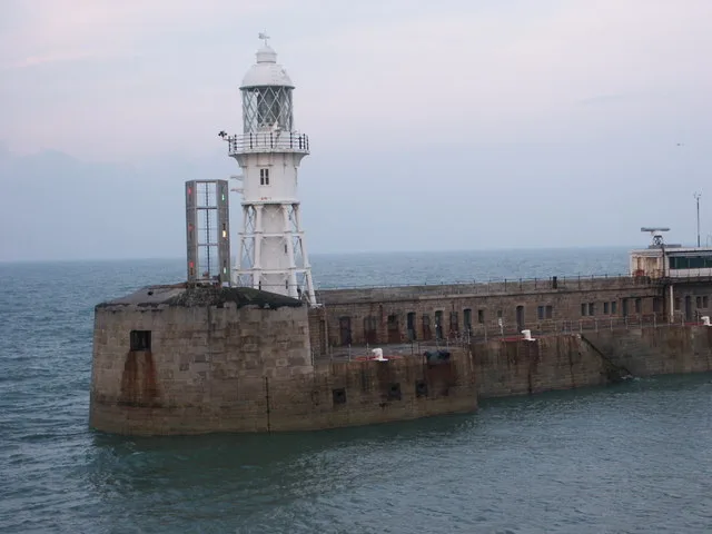 Admiralty Pier light