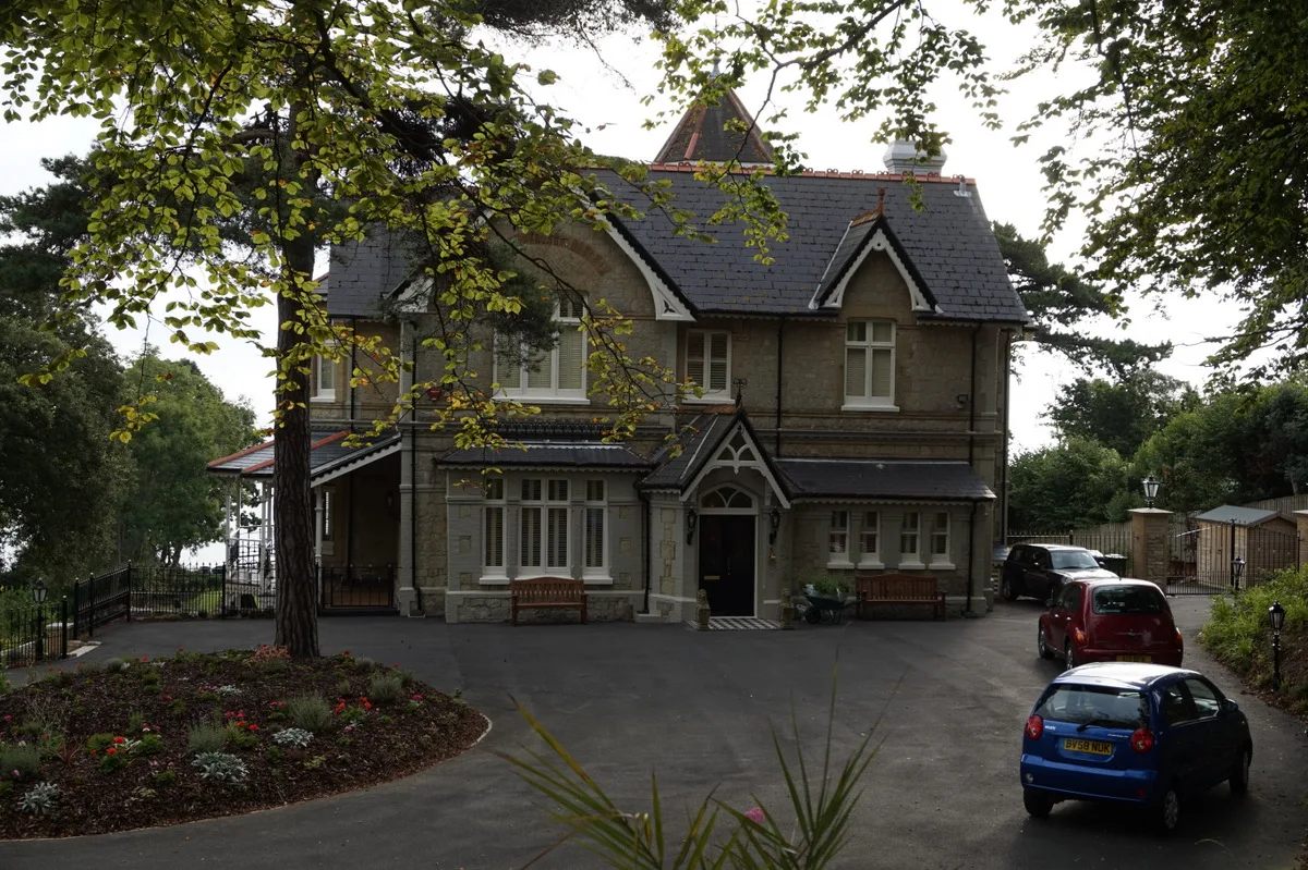 Alverstone Manor
