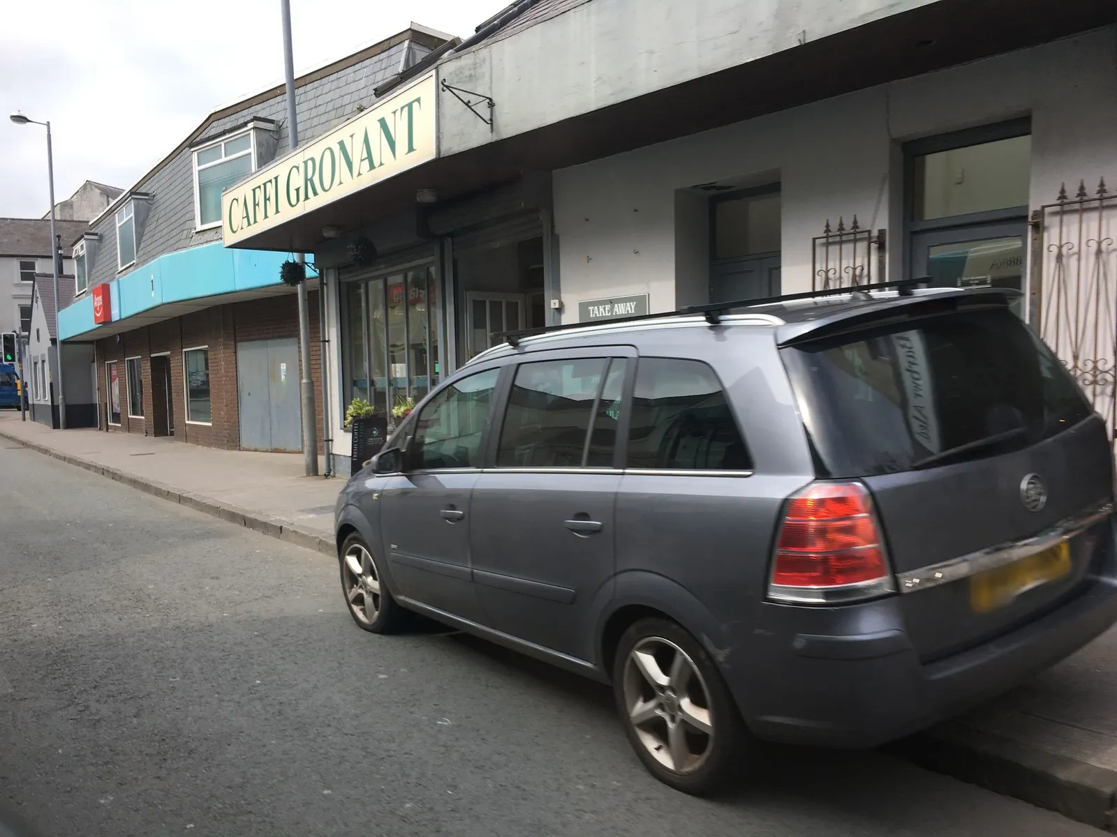 Caernarfon Tandoori — street-level view