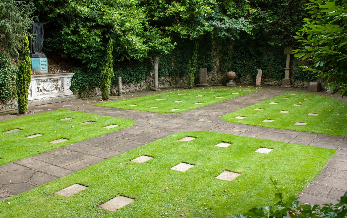 Cliveden War Cemetery