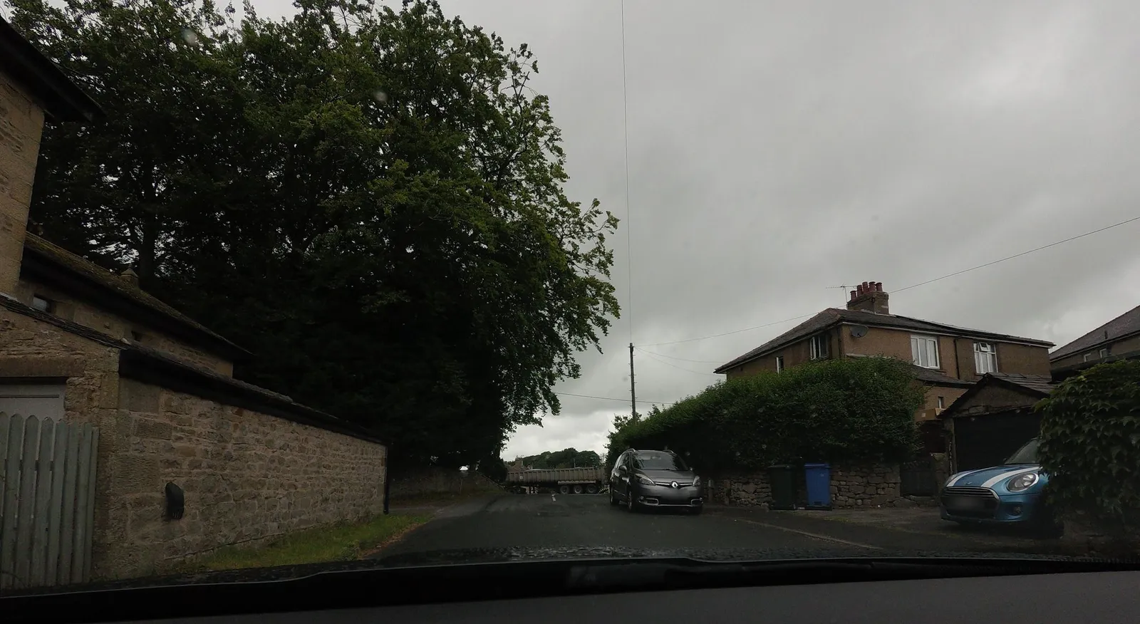 Falcon Manor Hotel — street-level view