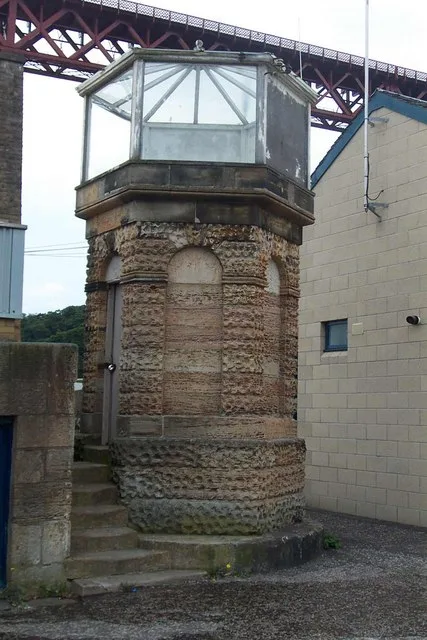 Hawes Pier Lighthouse, South Queensferry