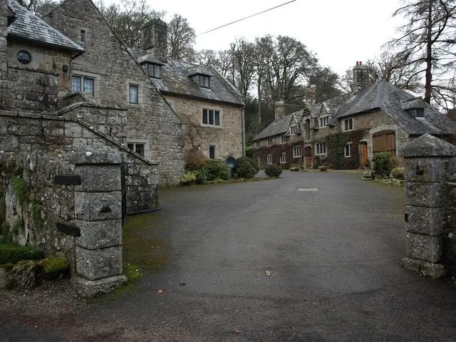 Holystreet Manor
