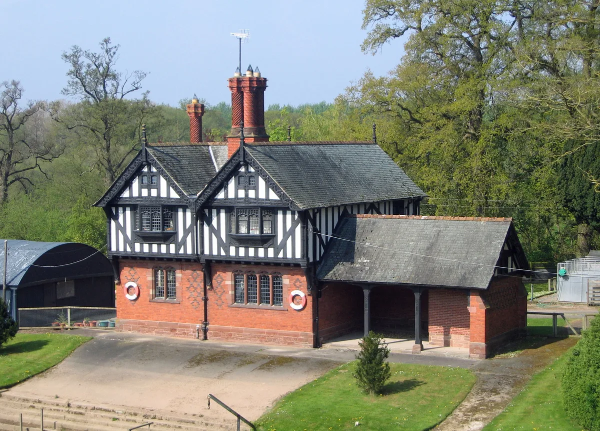 Iron Bridge Lodge, Aldford