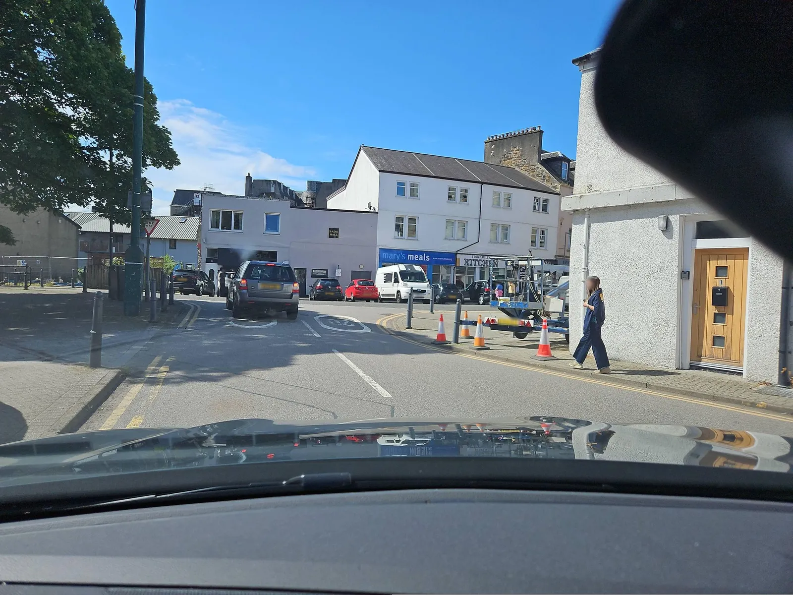 King's Arms Flats, 28 George Street, Oban — street-level view
