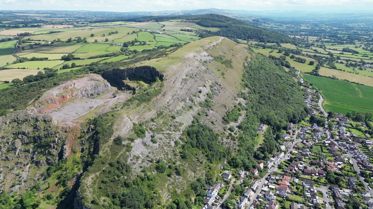 Moel Hiraddug