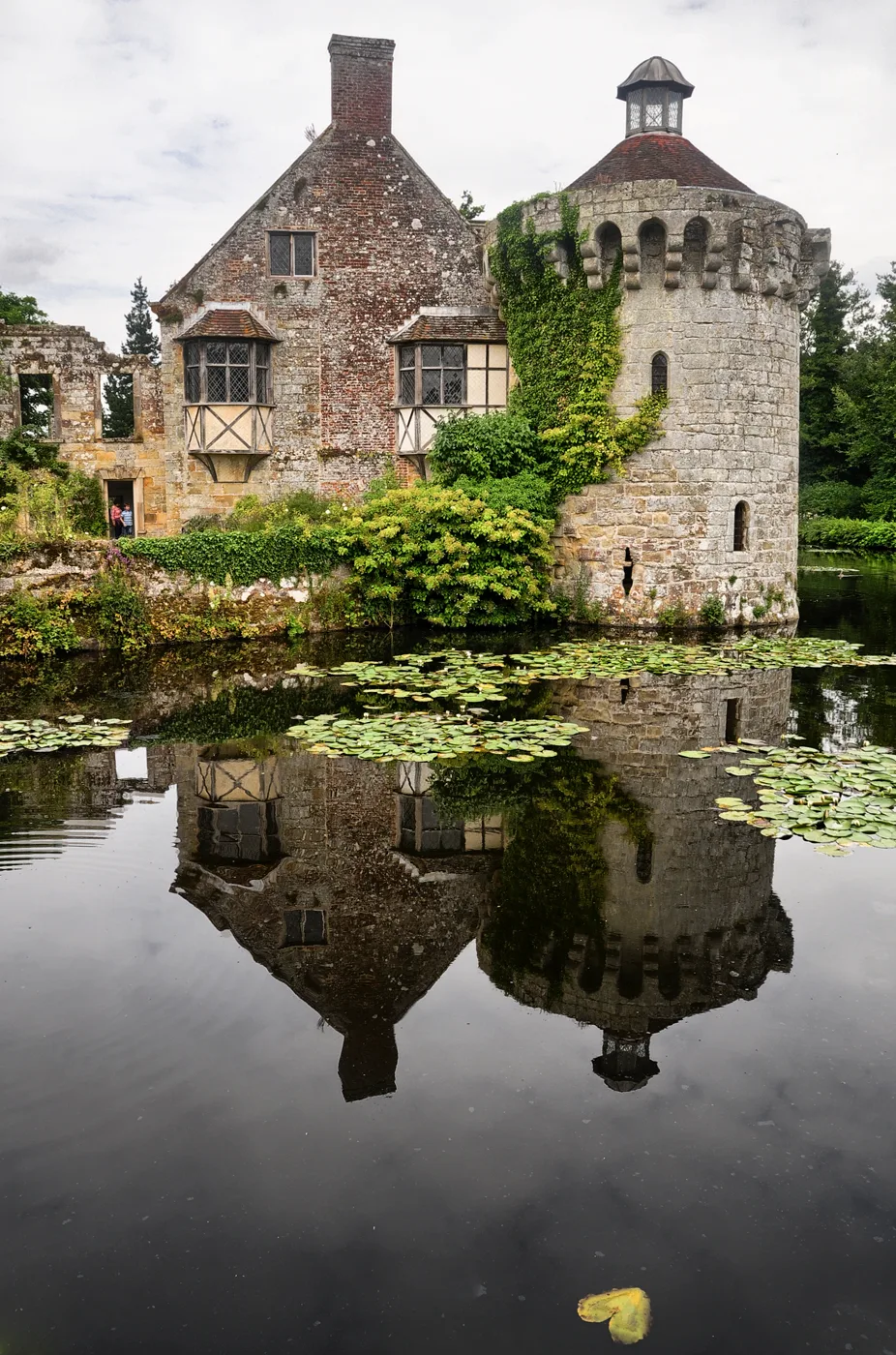 Old Scotney Castle