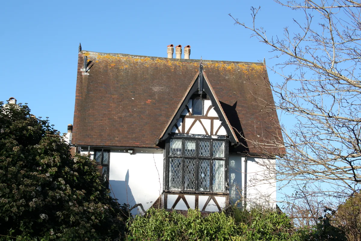 Pale Manor