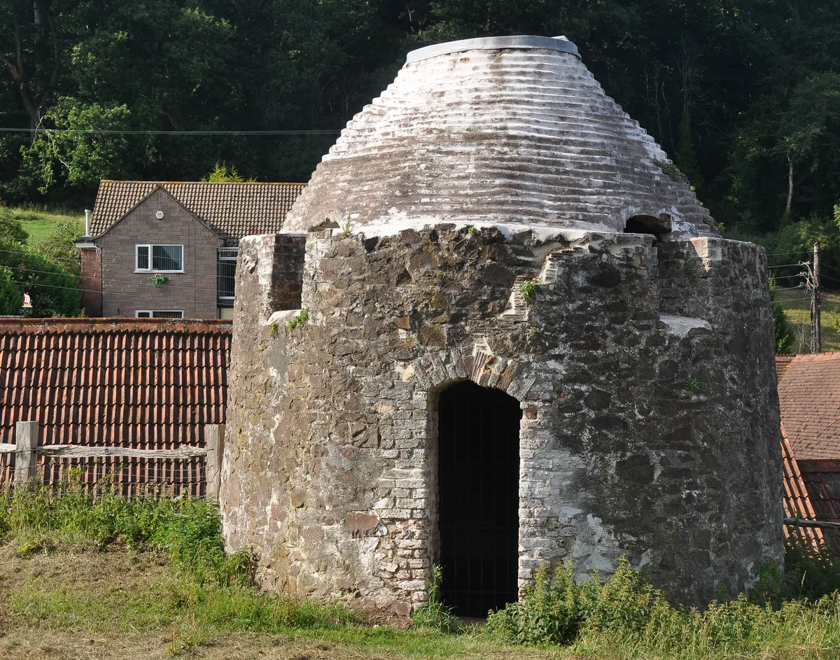 Post-medieval pottery kiln 360m NNE of the Castle