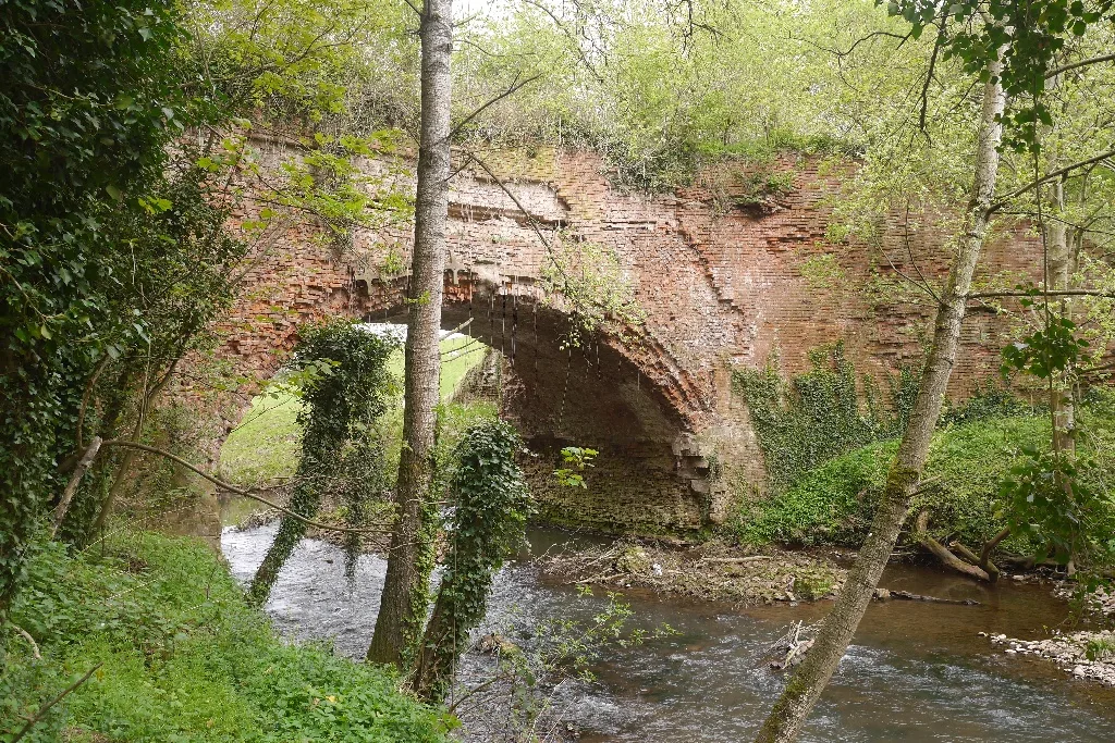 Rea Aqueduct At Ngr So 6511 7030 (That Part In Neen Sollars Cp)