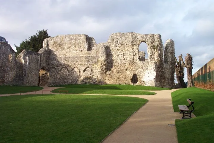 Reading Abbey: a Cluniac and Benedictine monastery and Civil War earthwork