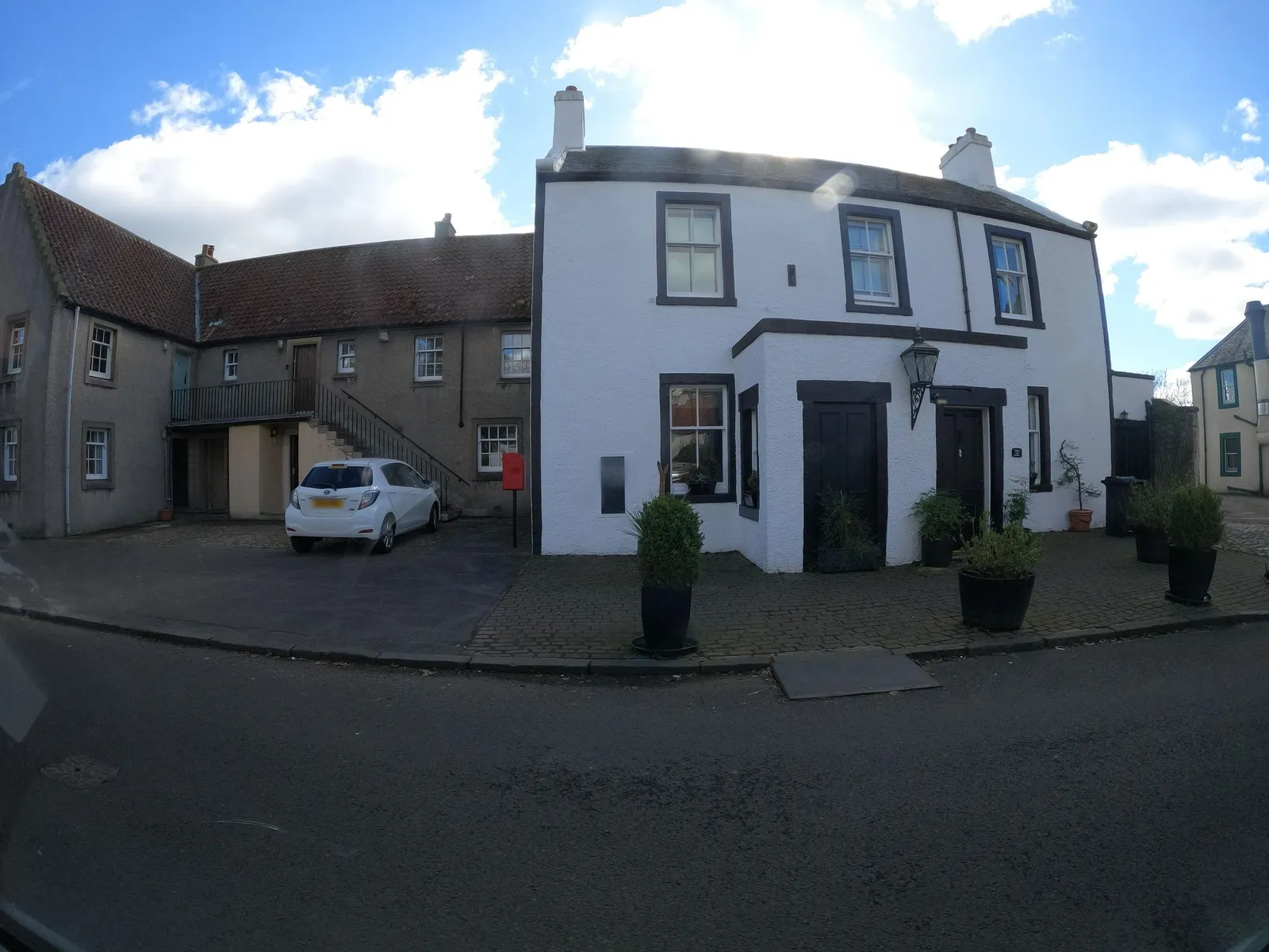 Red Lion Inn, Low Causeway, Culross — street-level view