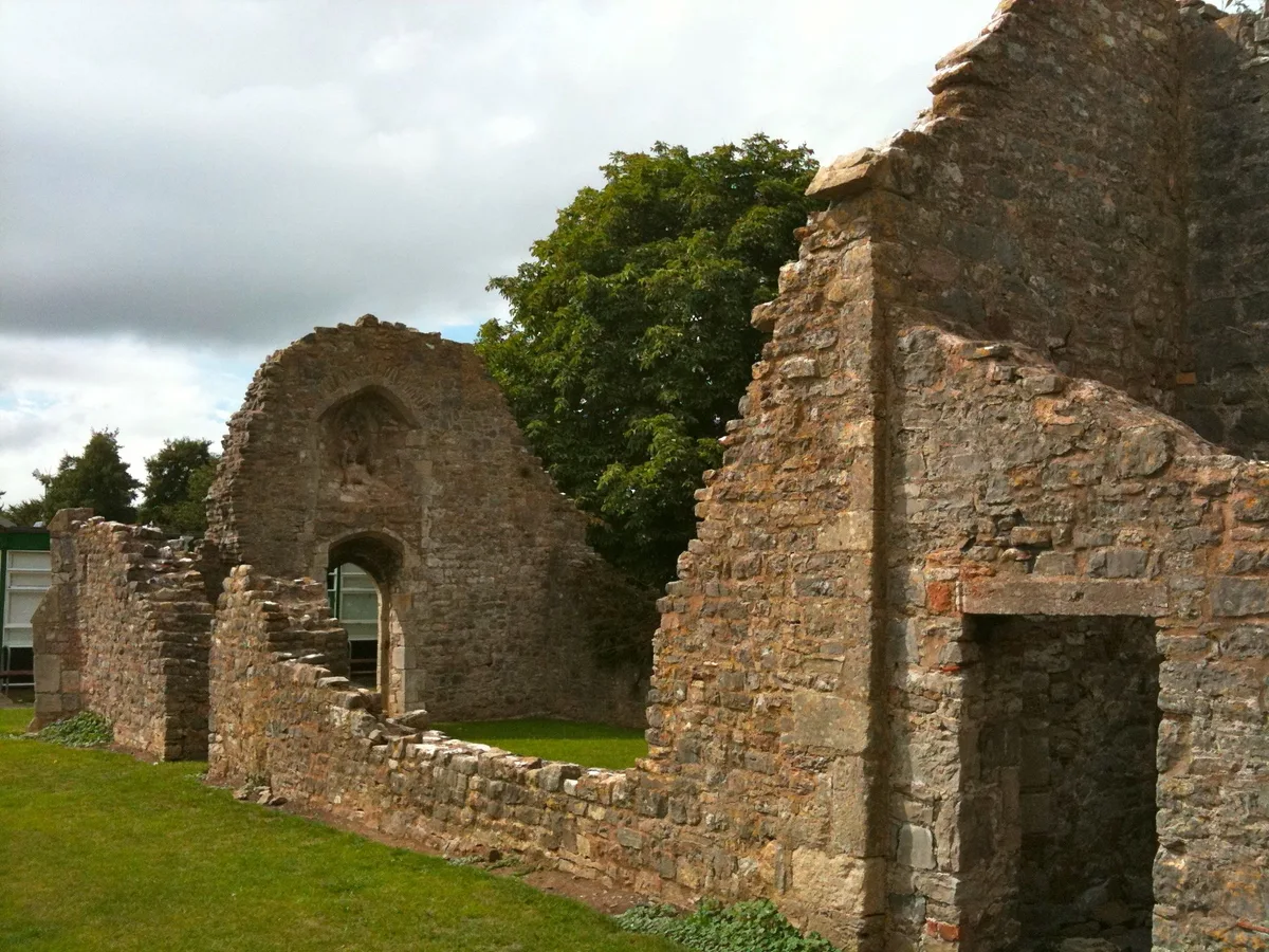 Roman settlement site, Anglo-Saxon and Norman royal palace, and St Columbanus' Chapel