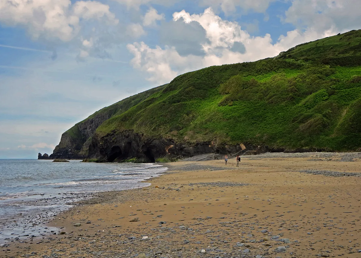Traeth Penbryn Beach