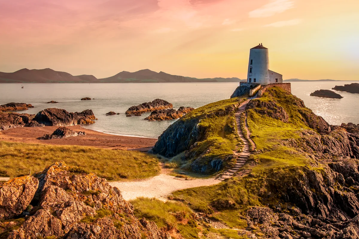 Twr Mawr Llanddwyn Lighthouse