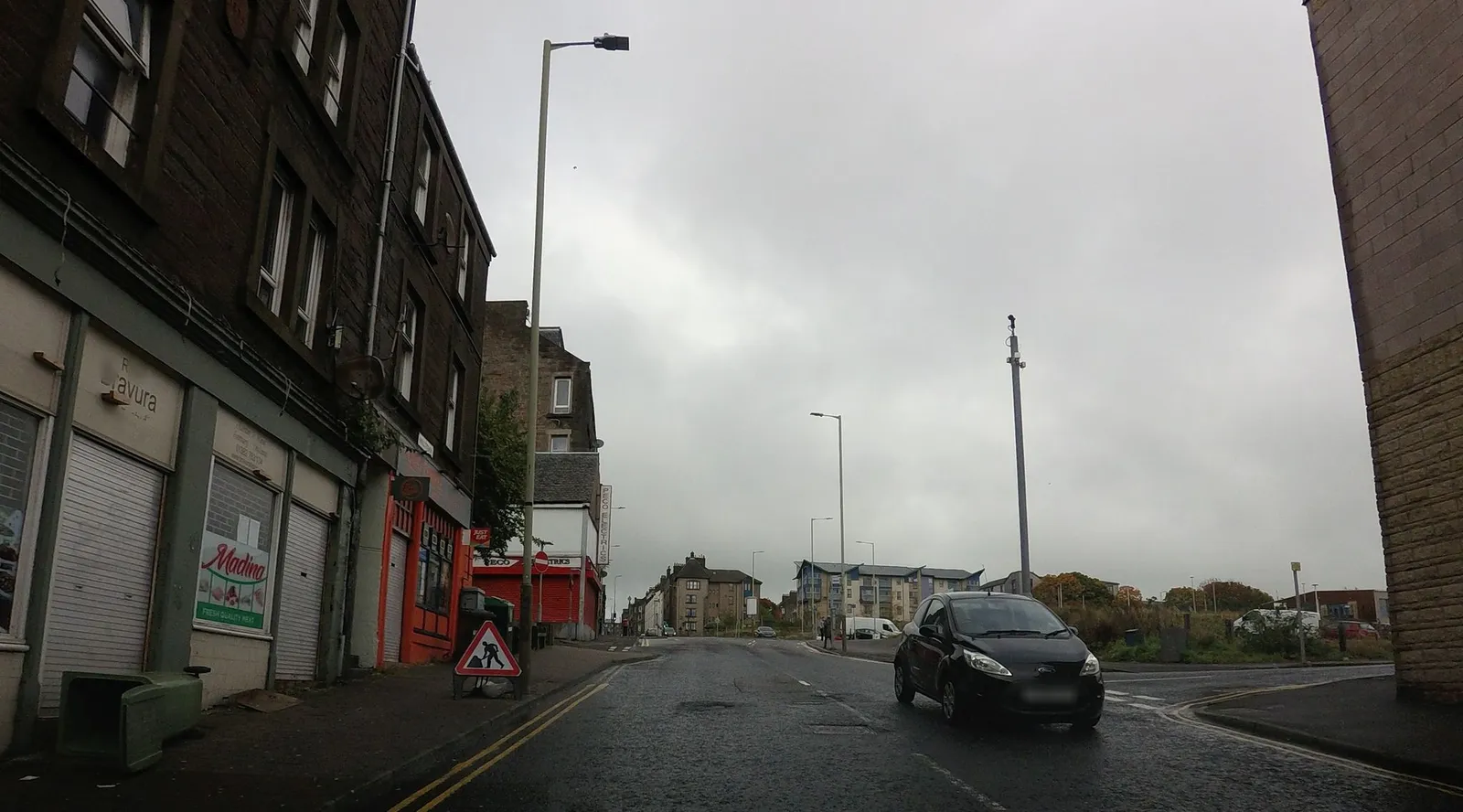 Windmill Bar, 113 Hilltown, Dundee — street-level view